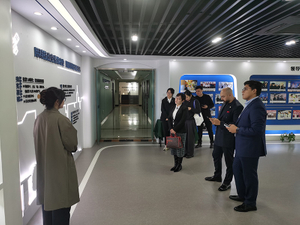 El embajador salvadoreño visita Top Cloud-Igri